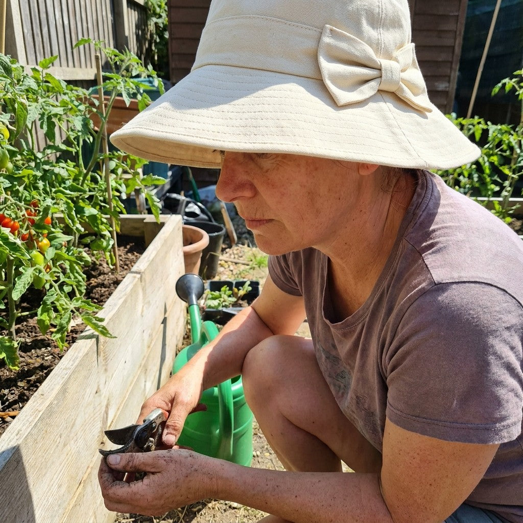 Chapeau Ombrea porte au jardin