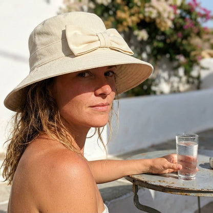 Chapeau Ombrea porte en terrasse dans un pays chaud