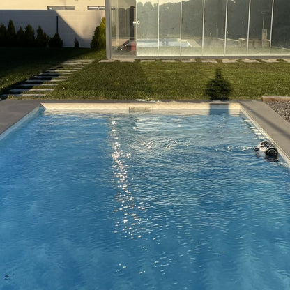situation — Robot Nettoyeur de Piscine Automatique AquaGlide™
