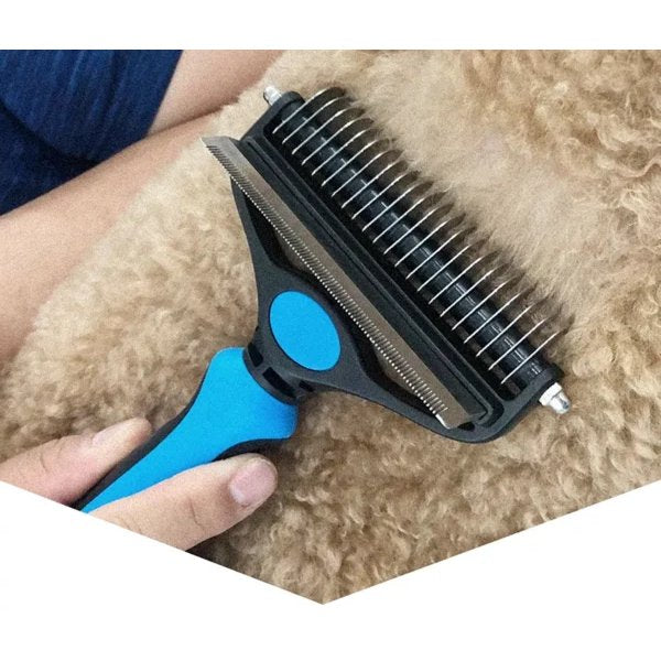 situation — PoilNet™ – Brosse 2 en 1 Démêlante et Anti-Poils pour Chien & Chat