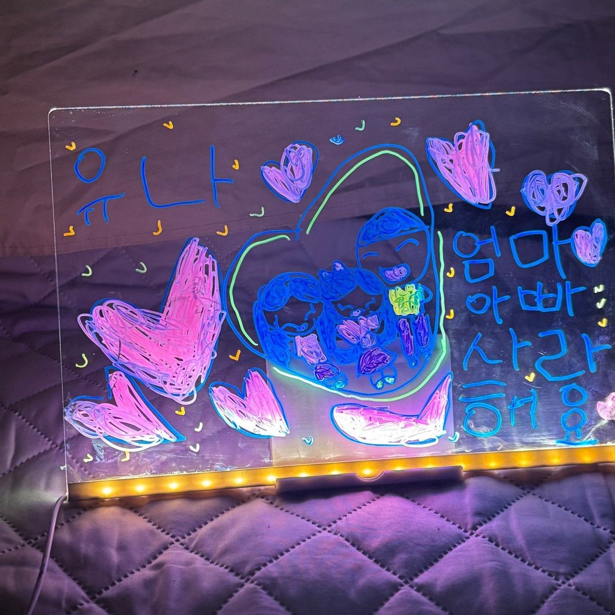 situation — LumiBoard™ – Ardoise Transparente Lumineuse pour Enfant