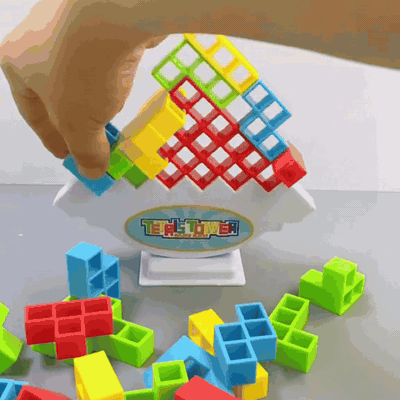 gif — TétraTour™ – Jeu d'Empilage en Famille avec Cartes Défi