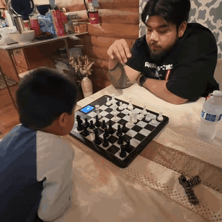 gif — Échiquier Intelligent ChessLume™ — Plateau Connecté & Pièces Premium