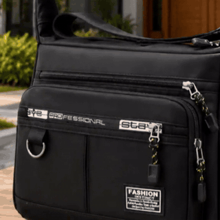 gif — ZipNomad™ – Besace Bandoulière Homme Noire, Double Zip et Sangle Réglable
