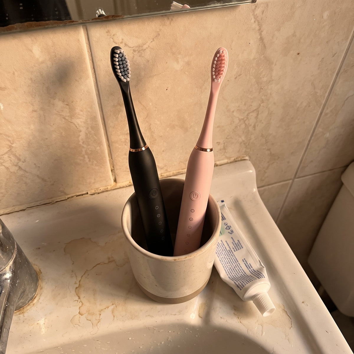 Le duo dans la salle de bain