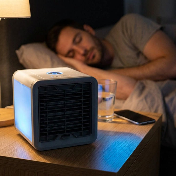 PolarCube sur une table de nuit
