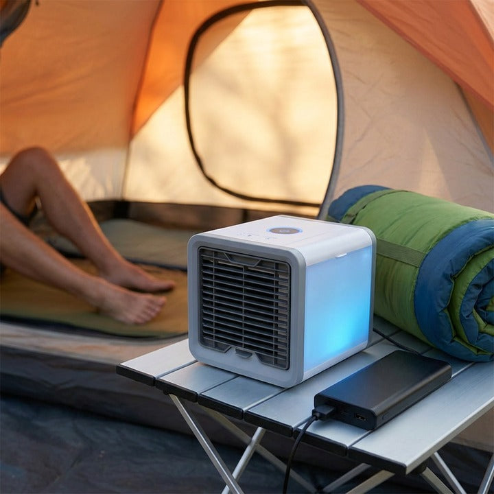 PolarCube sous une tente, alimenté par batterie externe