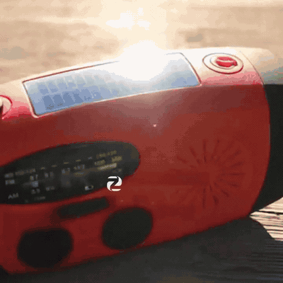 Le panneau solaire et l'antenne