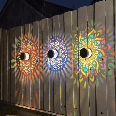 La projection mandala sur la clôture à la tombée de la nuit
