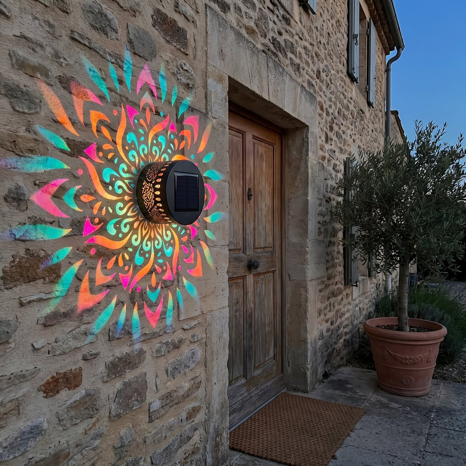 Lampe mandala sur la façade