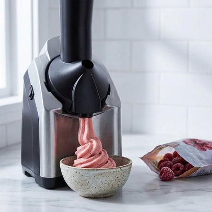 Sorbet à la fraise servi dans un bol